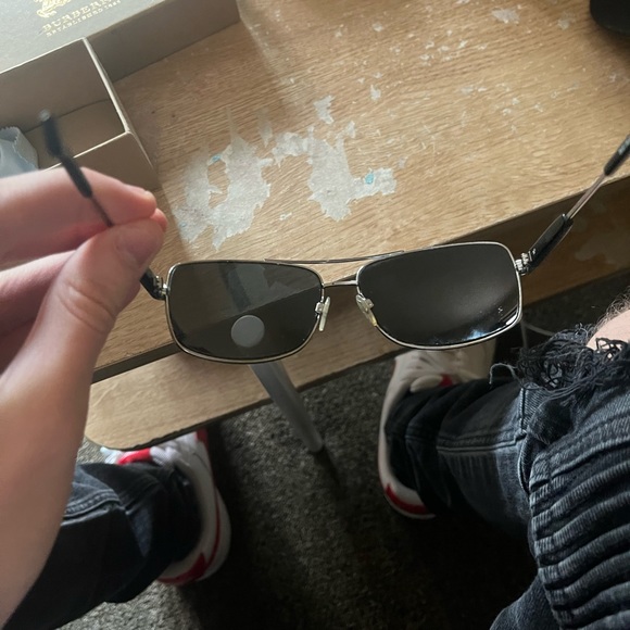 Black/Silver Burberry sunglasses, no case just box, good condition - Picture 4 of 4